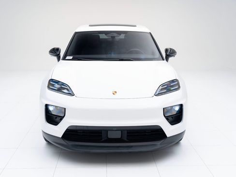 Used 2024 Porsche Macan 4 Electric image 6