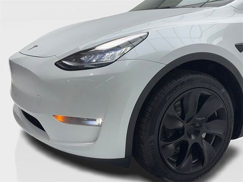 Used 2023 Tesla Model Y Long Range image 6