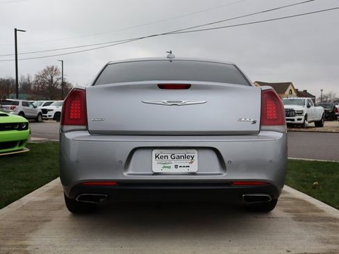 Used 2018 Chrysler 300 S w/ 300S Premium Group image 32
