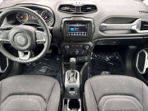 Used 2018 Jeep Renegade Latitude FWD image 15
