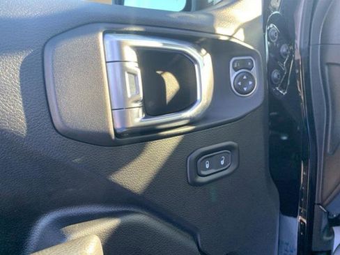 Used 2023 Jeep Gladiator Willys image 34