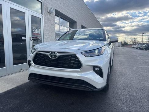 Certified 2023 Toyota Highlander XLE image 2