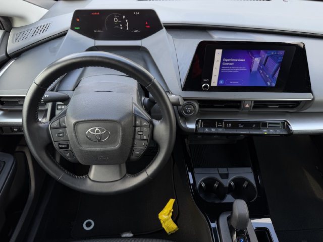 Used 2025 Toyota Prius LE FWD image 13