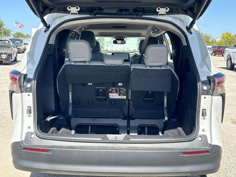 Used 2025 Toyota Sienna XLE AWD/4WD image 25
