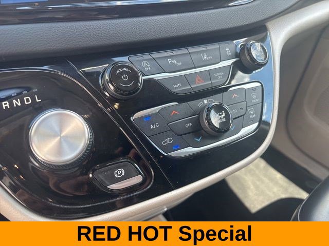 Used 2023 Chrysler Pacifica Touring-L FWD image 24