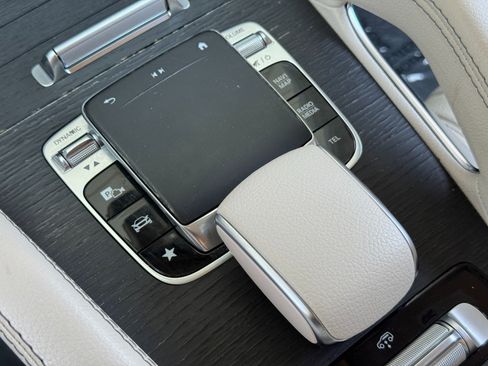 Used 2020 Mercedes-Benz GLS 450 4MATIC image 33