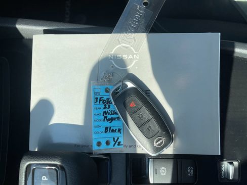 Used 2023 Nissan Rogue S FWD image 10