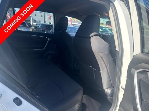 Used 2020 Toyota RAV4 LE w/ Carpet Mat Package AWD/4WD image 16