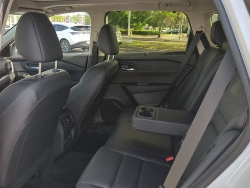 Certified 2025 Nissan Rogue SL w/ Tech Package FWD image 14