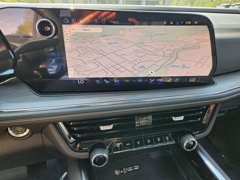 New 2026 Chevrolet Suburban Premier w/ Sun And Tow Package AWD/4WD image 18