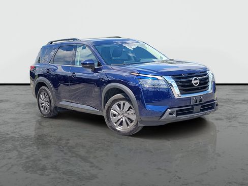 Used 2025 Nissan Pathfinder SV FWD image 1