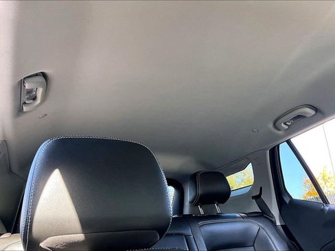 Used 2023 GMC Terrain SLT image 26