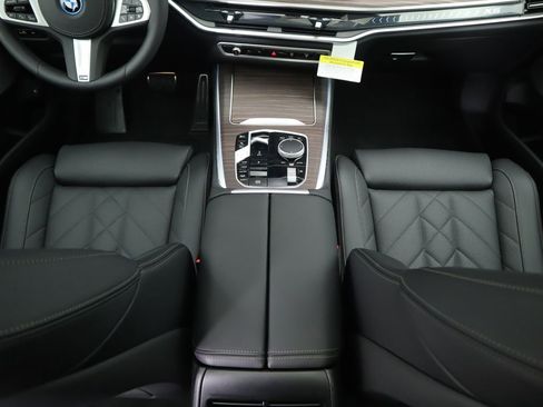 Used 2026 BMW X5 xDrive50e w/ M Sport Package image 19
