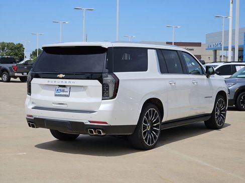 Used 2025 Chevrolet Suburban High Country AWD/4WD image 10
