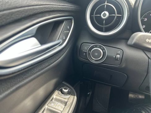 Used 2018 Alfa Romeo Giulia AWD image 42