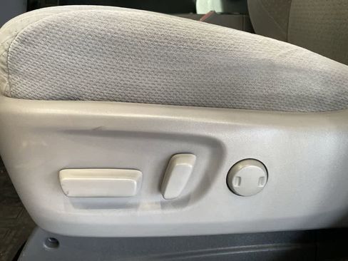 Used 2020 Toyota Sienna LE w/ LE Preferred Package image 12