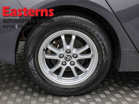 Used 2022 Toyota Prius LE image 27