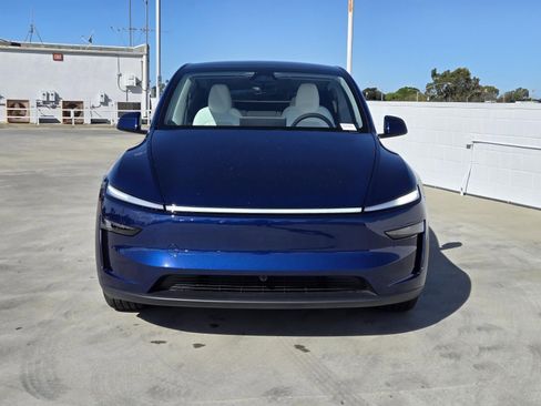 Used 2026 Tesla Model Y Long Range image 3