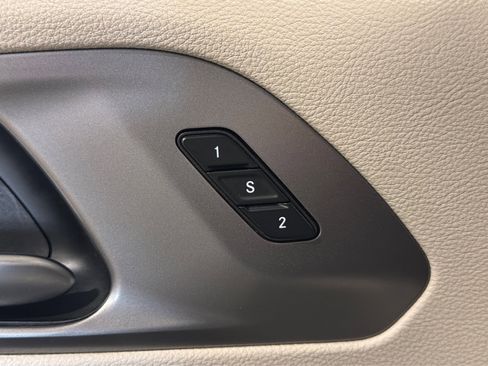 Used 2023 Chrysler Pacifica Touring-L image 17