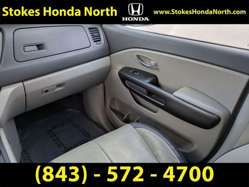 Used 2017 Kia Sedona LX w/ LX Essentials Premium Package image 23