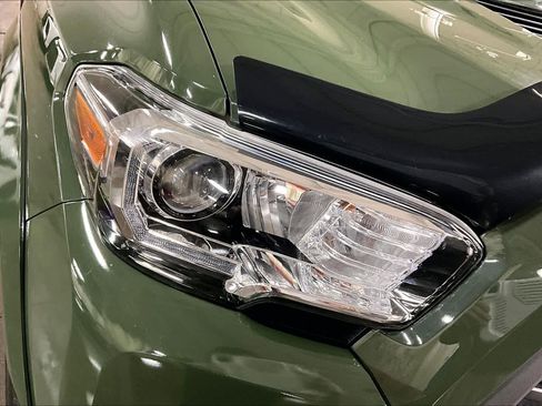 Used 2021 Toyota Tacoma TRD Sport w/ Technology Package image 22