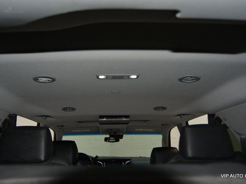 Used 2018 Cadillac Escalade Premium Luxury image 25