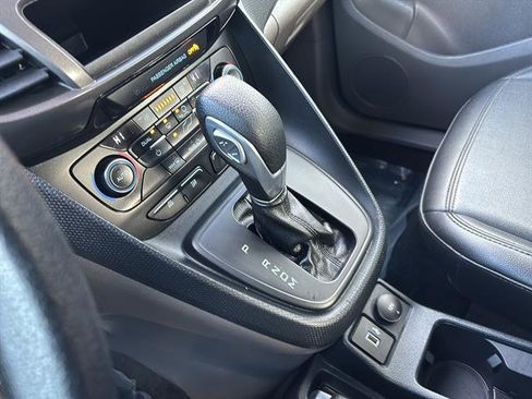Used 2022 Ford Transit Connect XL image 24