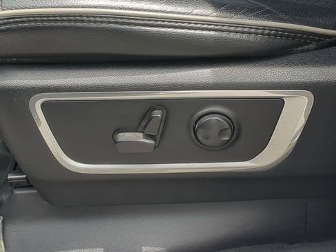 Used 2024 RAM 1500 Laramie AWD/4WD image 22