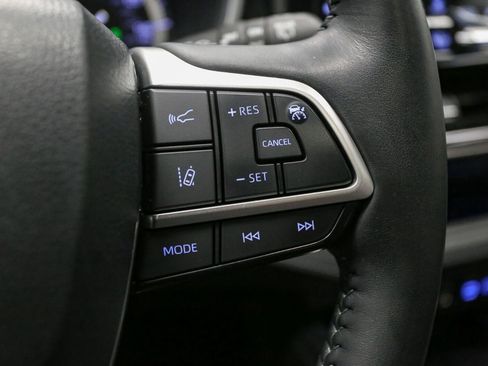 Used 2022 Toyota Highlander Limited AWD/4WD image 39