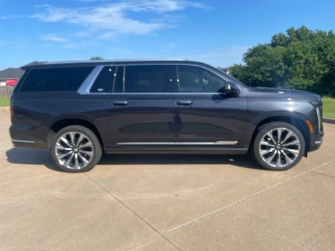Used 2025 Cadillac Escalade ESV Premium Luxury w/ Touring Package AWD/4WD image 4