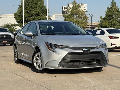Used 2024 Toyota Corolla LE FWD image 2