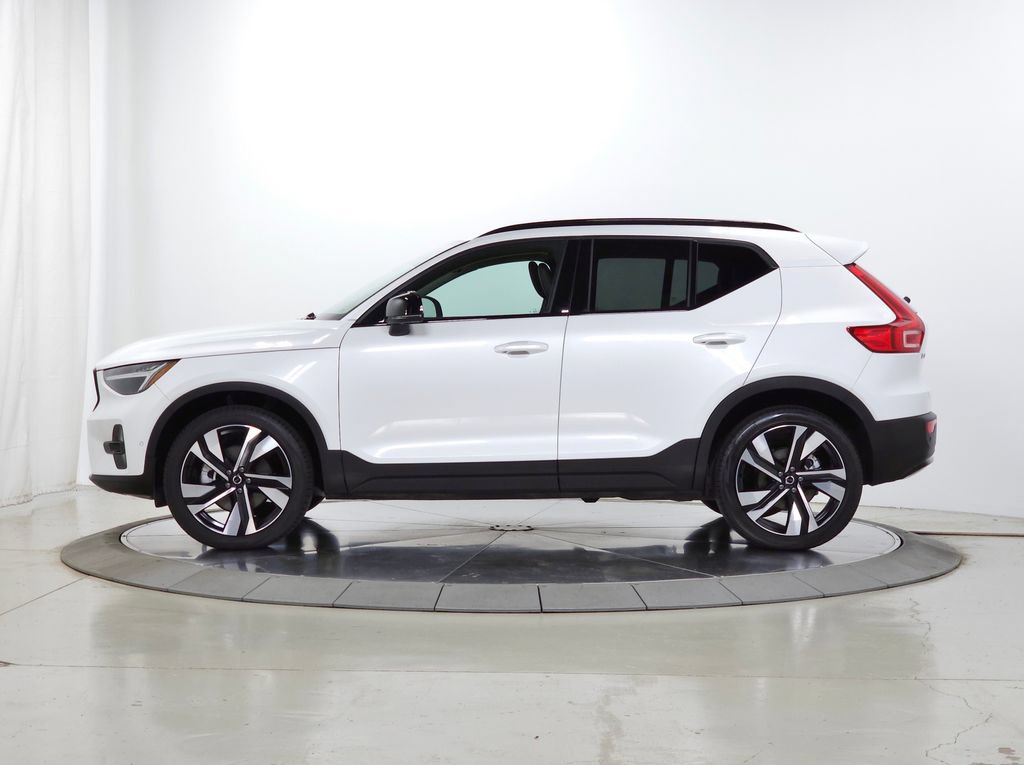 Certified 2024 Volvo XC40 B5 Plus w/ Climate Package AWD/4WD image 5