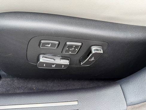 Used 2016 Lexus LS 460 AWD w/ Comfort Package image 26