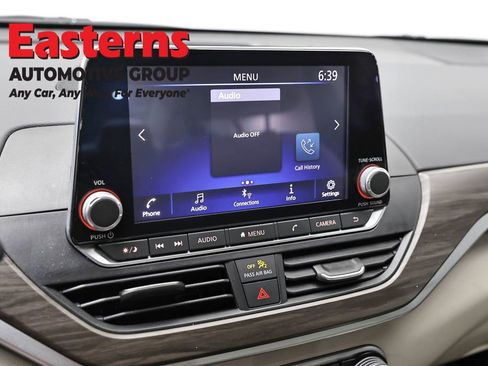 Used 2025 Nissan Altima 2.5 SV FWD image 19