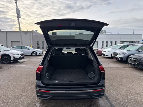Used 2022 Volkswagen Tiguan SE image 6