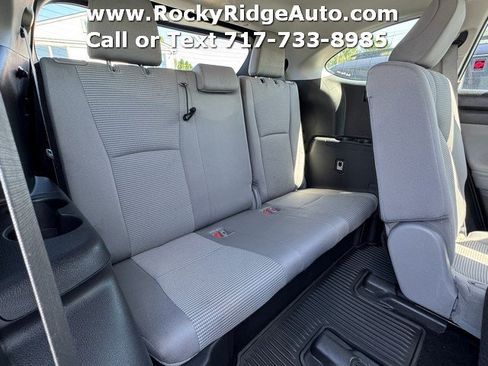 Used 2023 Toyota Highlander LE AWD/4WD image 22