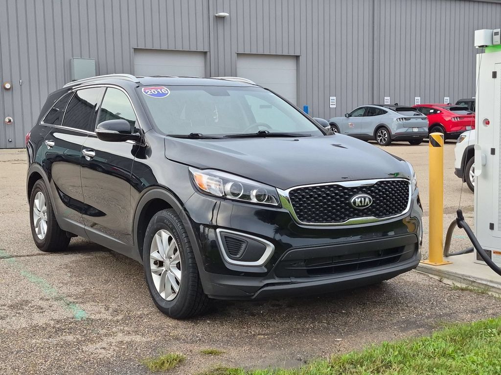 Used 2016 Kia Sorento FWD w/ LX Convenience Package image 1