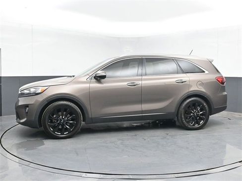 Used 2020 Kia Sorento EX image 16