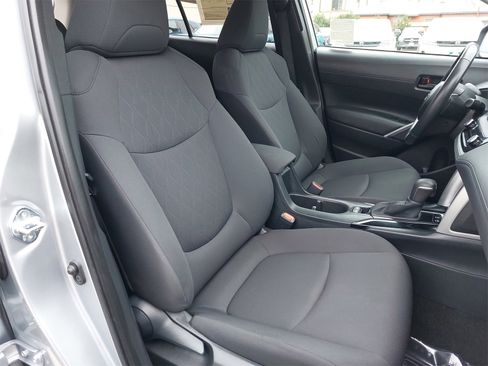 Used 2023 Toyota Corolla Cross LE image 10