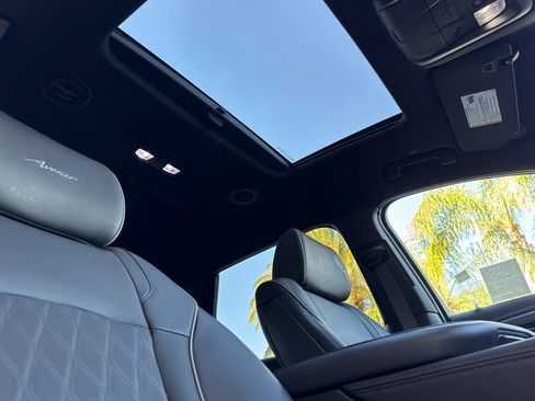 Certified 2024 Buick Enclave Avenir FWD image 19