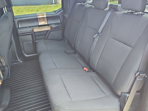 Used 2018 Ford F150 XLT w/ Equipment Group 302A Luxury AWD/4WD image 14