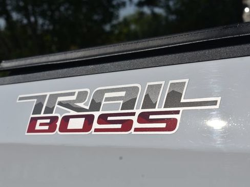 Used 2019 Chevrolet Silverado 1500 LT Trail Boss AWD/4WD image 14