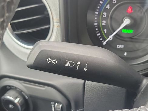 Used 2025 Jeep Wrangler Unlimited Sahara AWD/4WD image 9