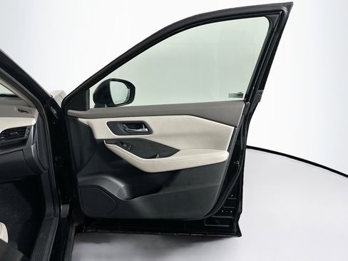 Used 2025 Nissan Rogue SV FWD image 32