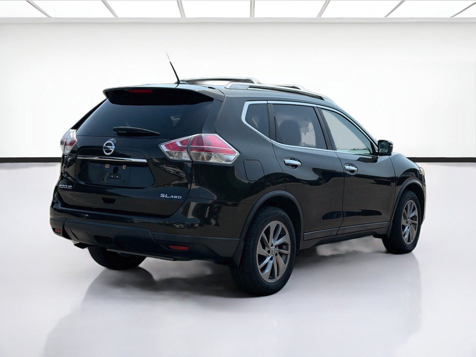Used 2015 Nissan Rogue SL w/ SL Premium Package AWD/4WD image 4