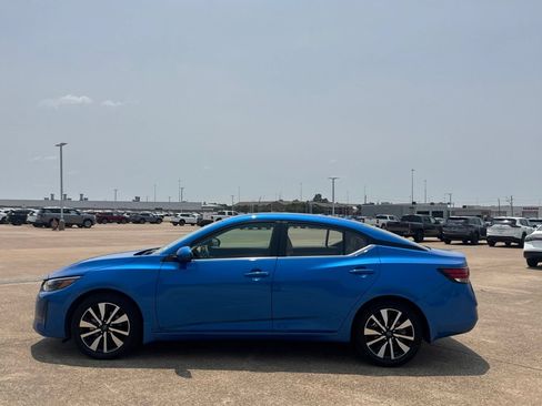 Used 2025 Nissan Sentra SV w/ SV Premium Package FWD image 13