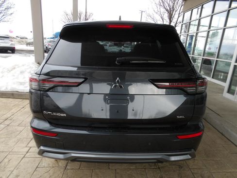New 2026 Mitsubishi Outlander SEL image 6