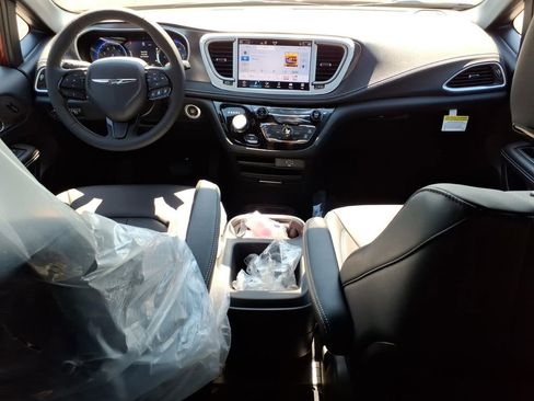 New 2026 Chrysler Pacifica Select image 10