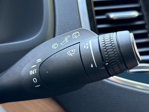 Used 2025 Volvo XC90 B6 Ultra image 35