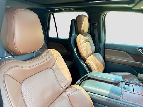 Used 2023 Lincoln Navigator Reserve AWD/4WD image 31